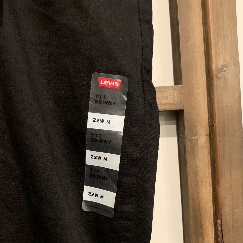 LEVI 22W 711 Skinny Black Denim NWT